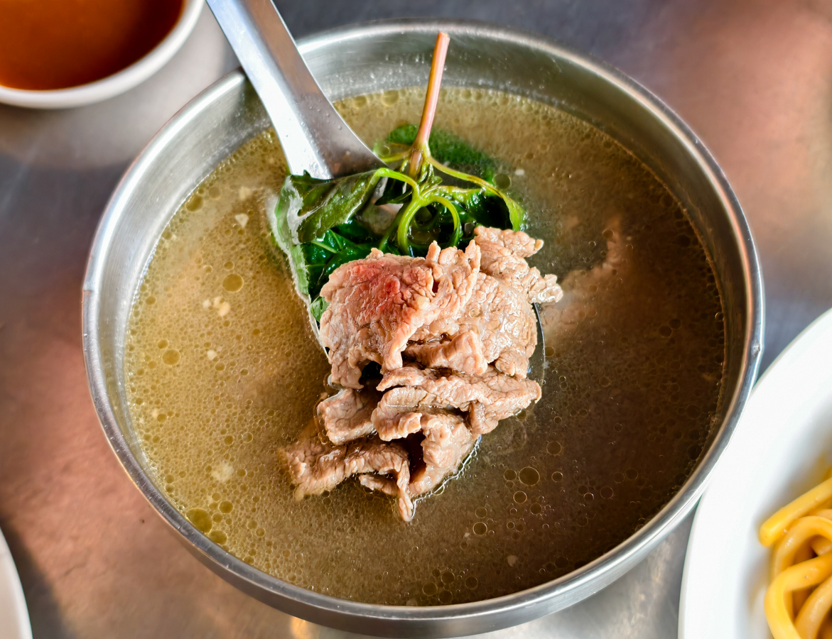 [高雄]賴潮州牛雜湯-高雄火車站30年牛肉湯老店!超好吃牛雜湯、牛肉炒麵 @美食好芃友（芃芃）