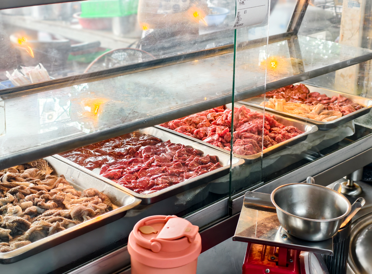 [高雄]賴潮州牛雜湯-高雄火車站30年牛肉湯老店!超好吃牛雜湯、牛肉炒麵 @美食好芃友（芃芃）