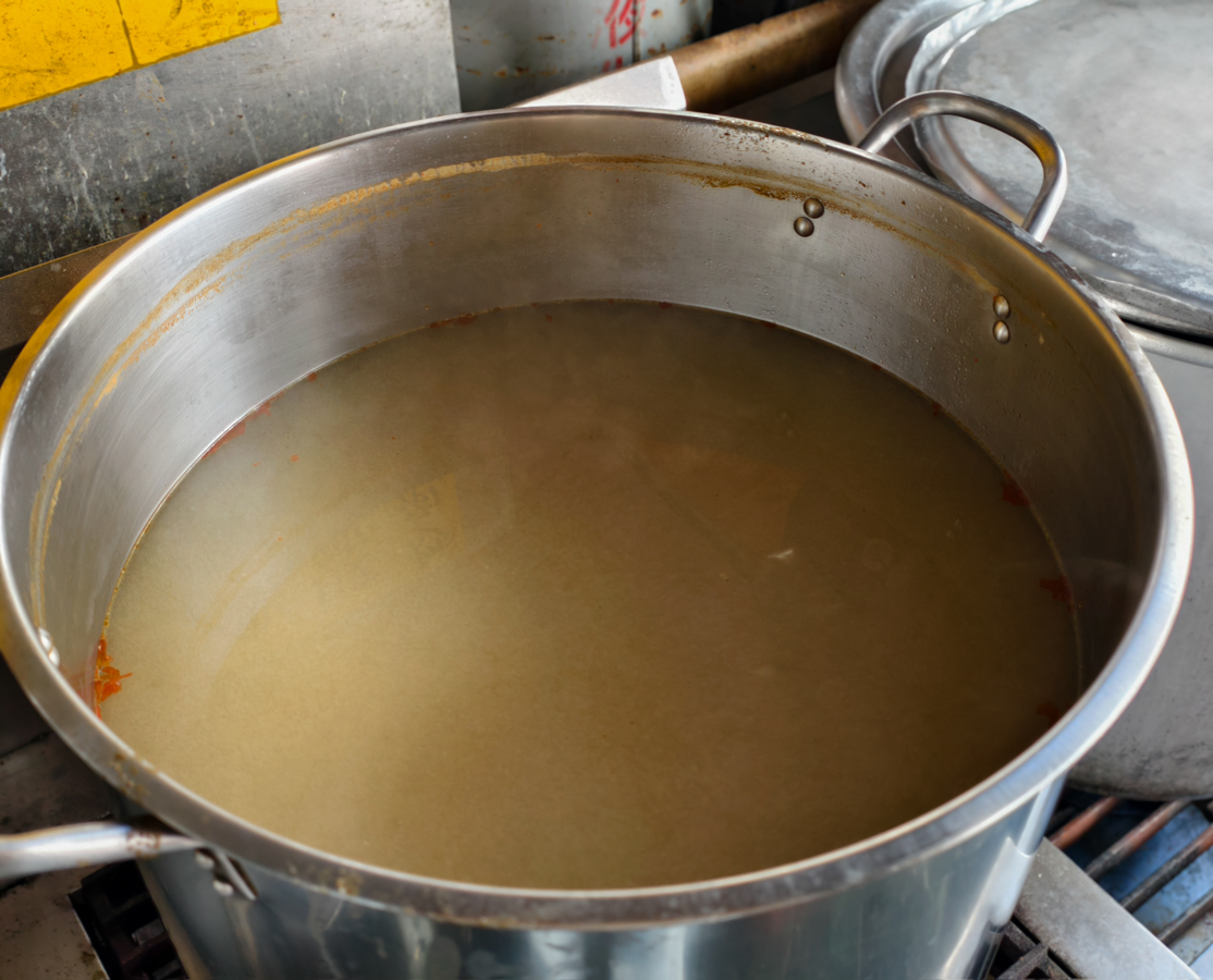 [高雄]賴潮州牛雜湯-高雄火車站30年牛肉湯老店!超好吃牛雜湯、牛肉炒麵 @美食好芃友（芃芃）