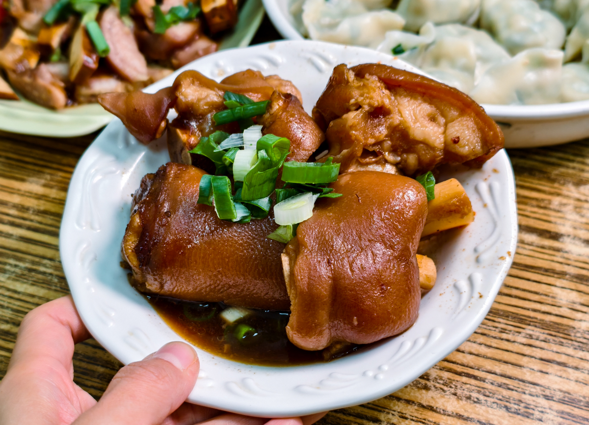 [高雄]高雄手工外省麵-內用一顆4塊現包韭菜水餃!華榮路上20年平價高雄老麵店 @美食好芃友（芃芃）