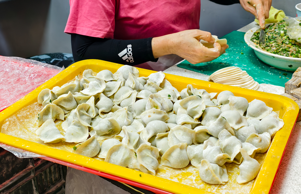 [高雄]高雄手工外省麵-內用一顆4塊現包韭菜水餃!華榮路上20年平價高雄老麵店 @美食好芃友（芃芃）