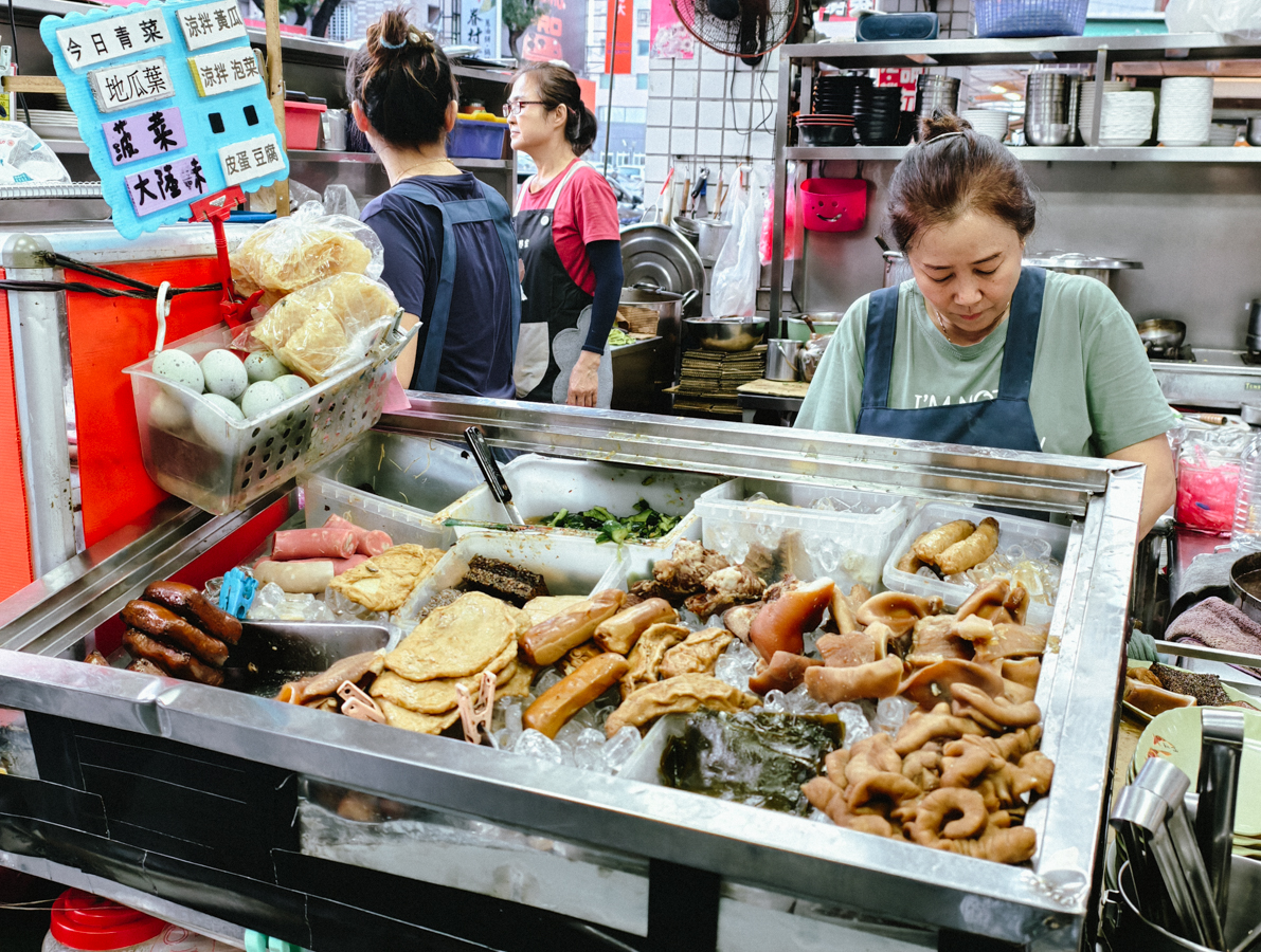 [高雄]高雄手工外省麵-內用一顆4塊現包韭菜水餃!華榮路上20年平價高雄老麵店 @美食好芃友（芃芃）