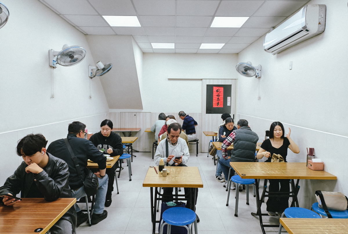 [高雄]高雄手工外省麵-內用一顆4塊現包韭菜水餃!華榮路上20年平價高雄老麵店 @美食好芃友（芃芃）