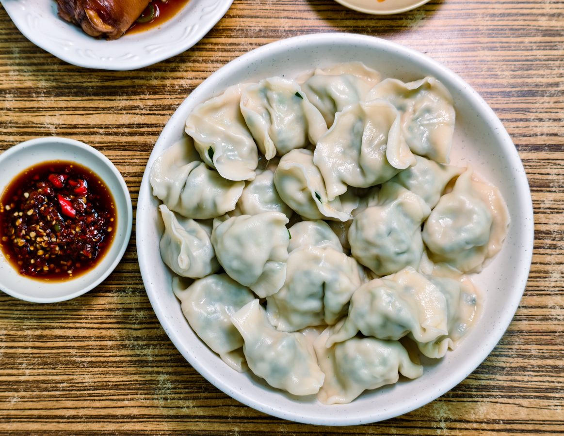 [高雄]高雄手工外省麵-內用一顆4塊現包韭菜水餃!華榮路上20年平價高雄老麵店 @美食好芃友（芃芃）