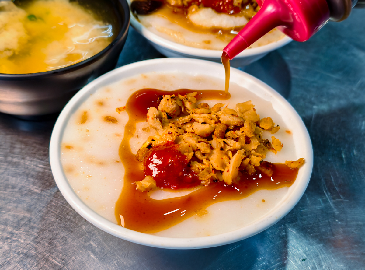 [高雄三民美食]自由路阿嬤碗粿-超過50年高雄碗粿老店~一天只賣4小時的古早味 @美食好芃友（芃芃）