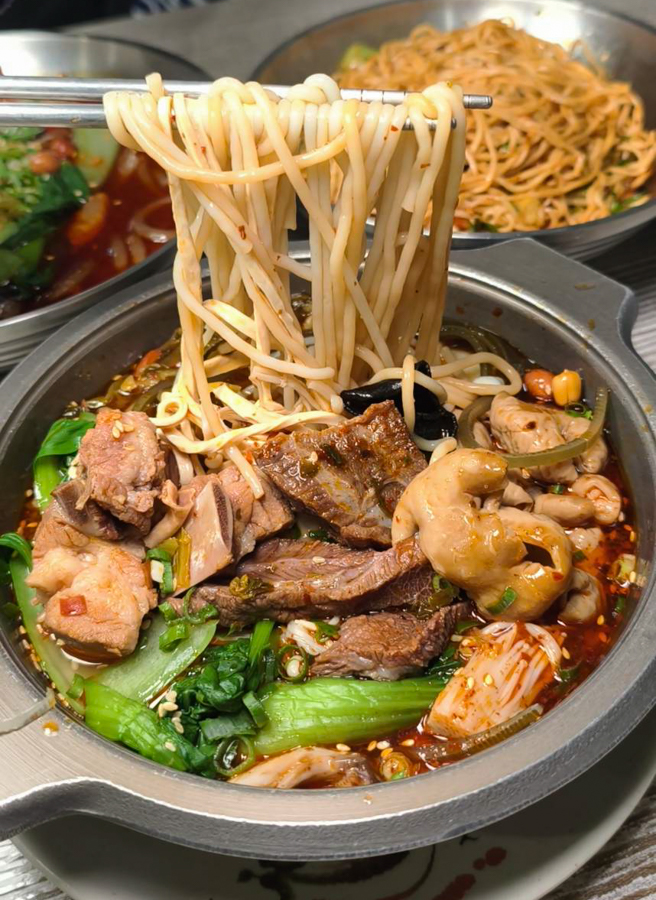 [左營美食推薦]老巷子重慶特色小吃-巷弄隱藏~四川姊妹開的好吃平價高雄酸辣粉 @美食好芃友（芃芃）