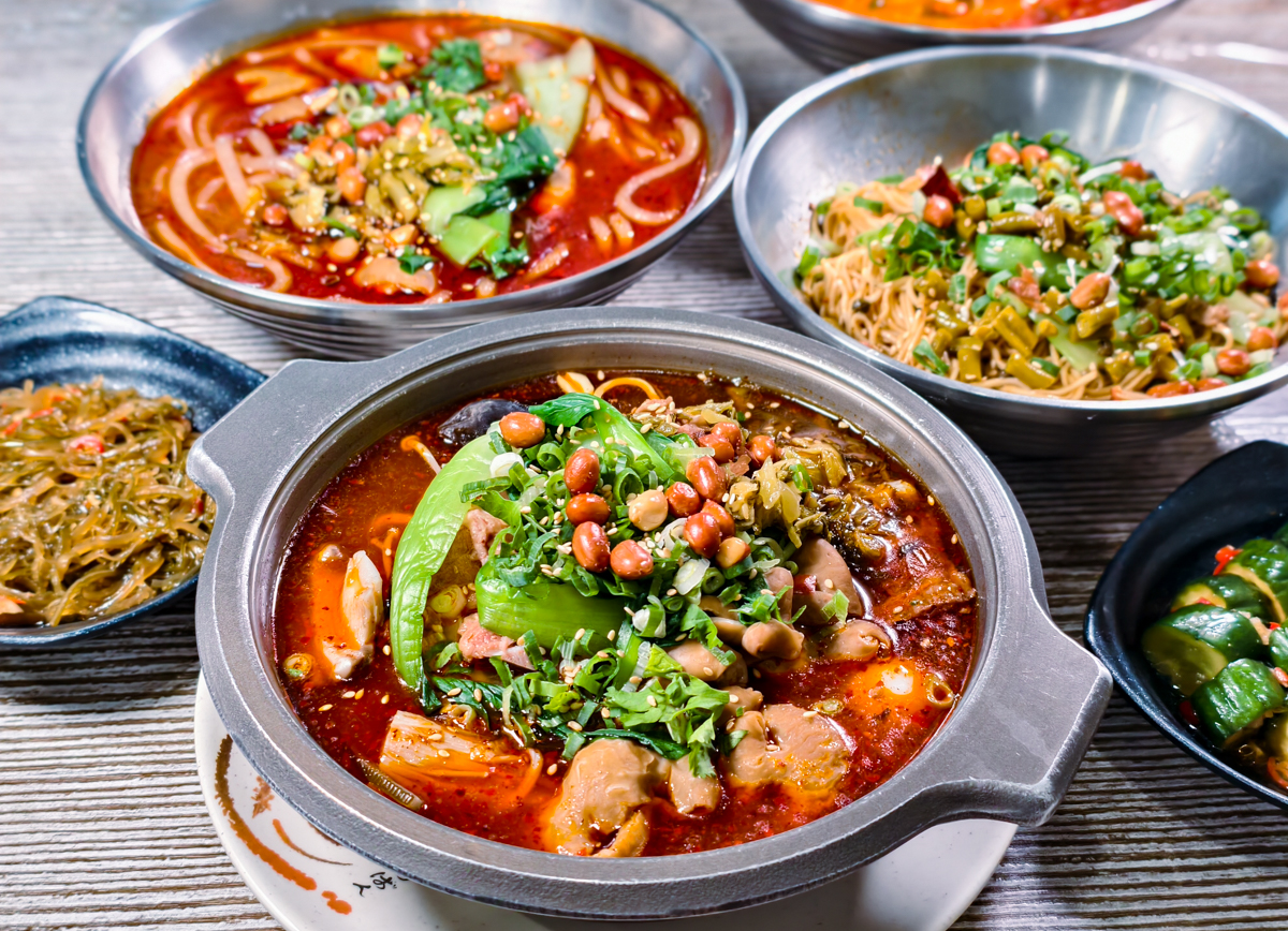 [左營美食推薦]老巷子重慶特色小吃-巷弄隱藏~四川姊妹開的好吃平價高雄酸辣粉 @美食好芃友（芃芃）