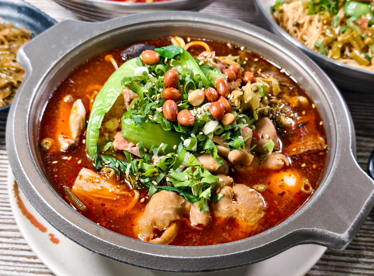 [左營美食推薦]老巷子重慶特色小吃-巷弄隱藏~四川姊妹開的好吃平價高雄酸辣粉 @美食好芃友（芃芃）