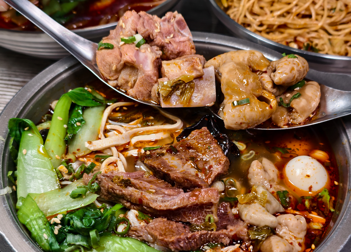 [左營美食推薦]老巷子重慶特色小吃-巷弄隱藏~四川姊妹開的好吃平價高雄酸辣粉 @美食好芃友（芃芃）