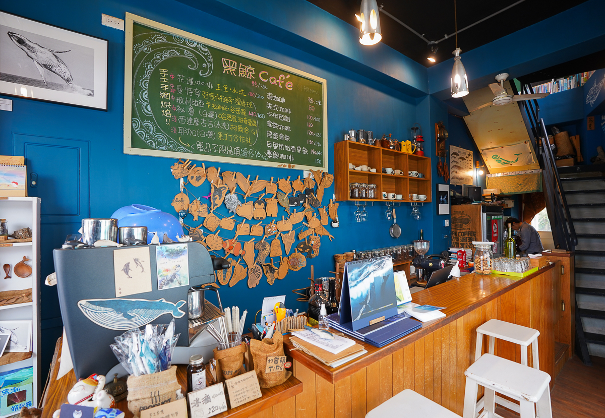 [花蓮美食]黑鯨咖啡館-咖啡店賣鯨魚造型雞蛋糕!?離車站不遠的特色花蓮咖啡館 @美食好芃友