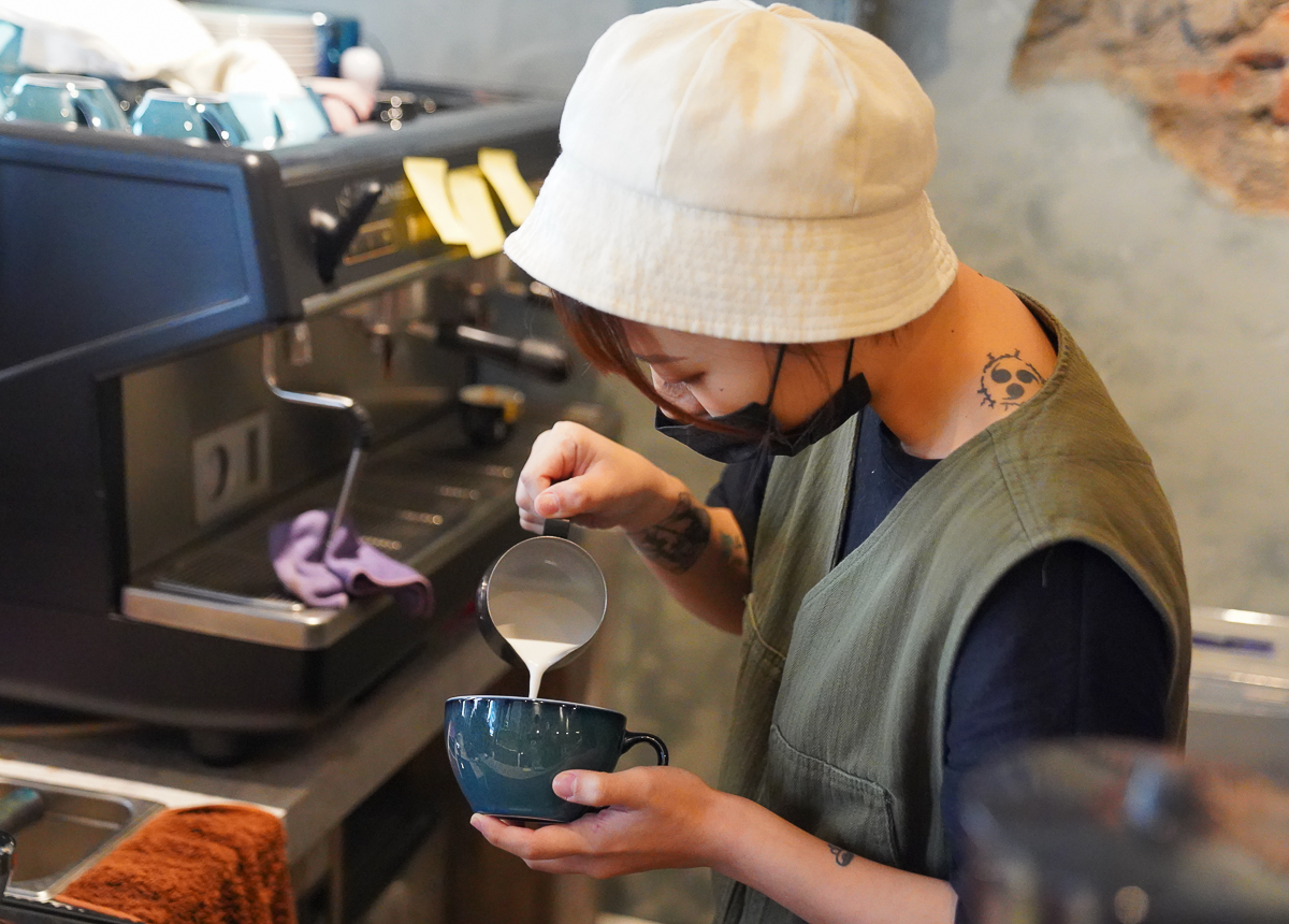 [高雄咖啡店推薦]RanGerハス-日系工業風老屋個性咖啡店!超水準咖啡拉花~ @美食好芃友