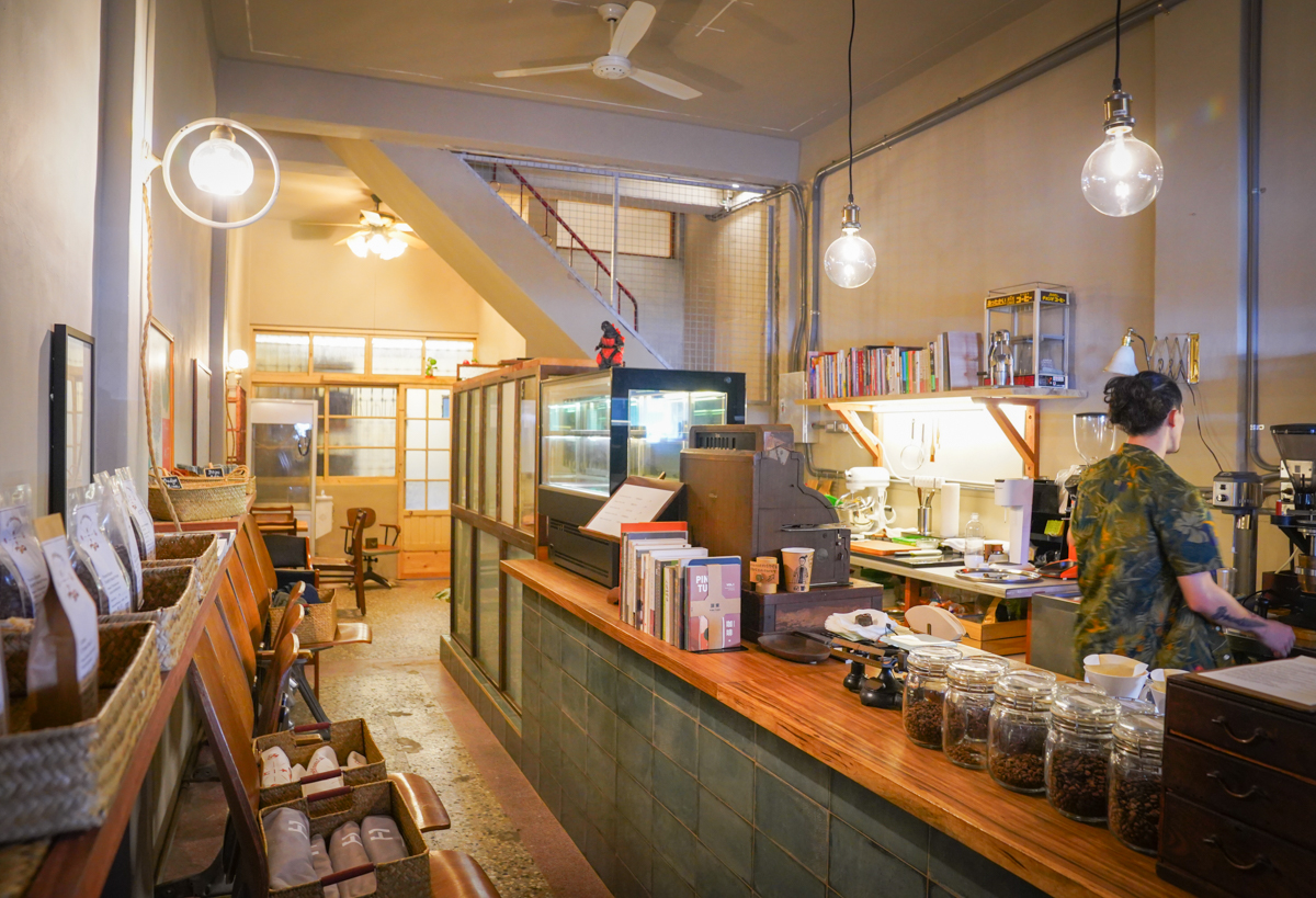 [高雄咖啡推薦]沁馣Hay un café-馤咖啡二店~藏在老宅的迷人復古空間 @美食好芃友