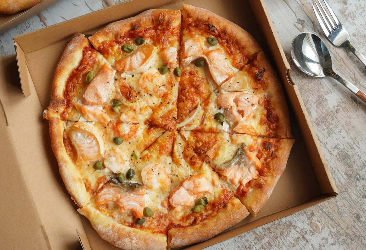 [高雄披薩推薦]游李家天然酵母披薩專賣左營店-巷弄低調手工披薩!鮭魚鮮蝦料超多超好吃 @美食好芃友