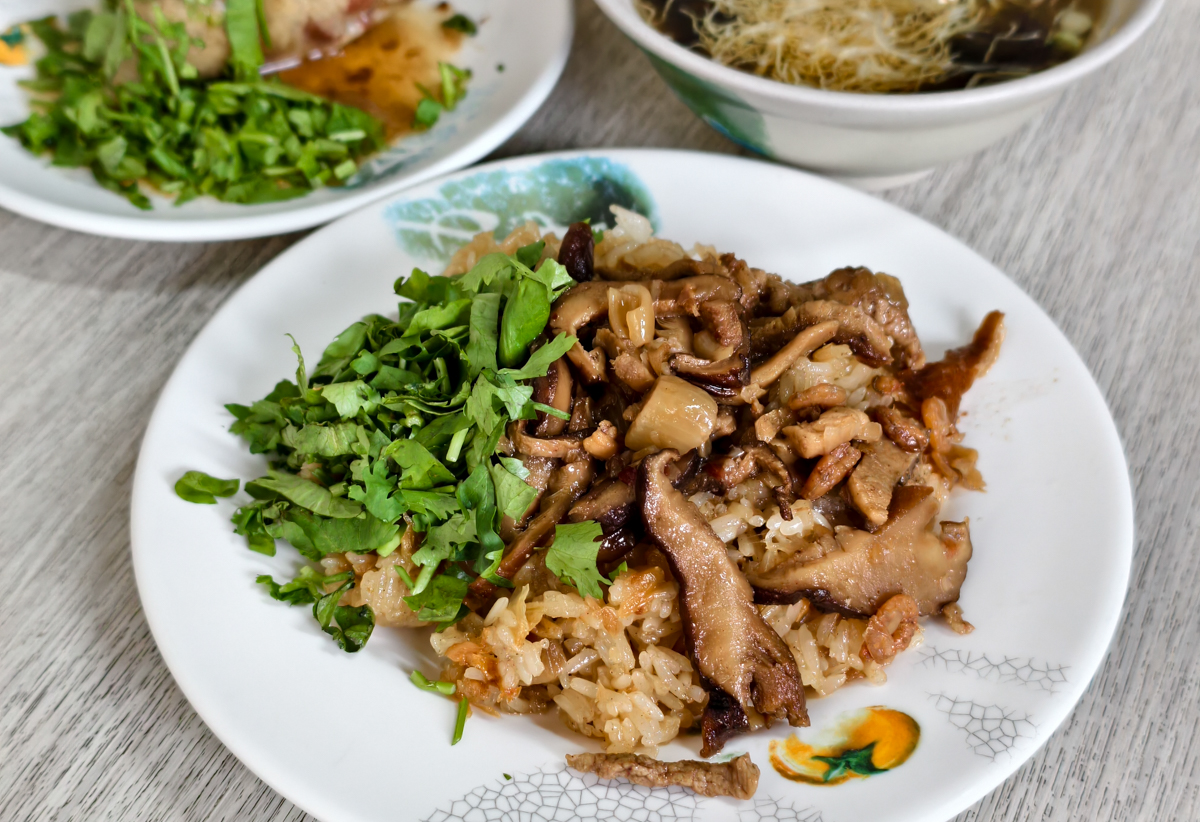 [左營美食推薦]孫家油飯肉粽舖-大溝頂超過一甲子古早味油飯肉粽~便宜大碗又好吃 @美食好芃友（芃芃）