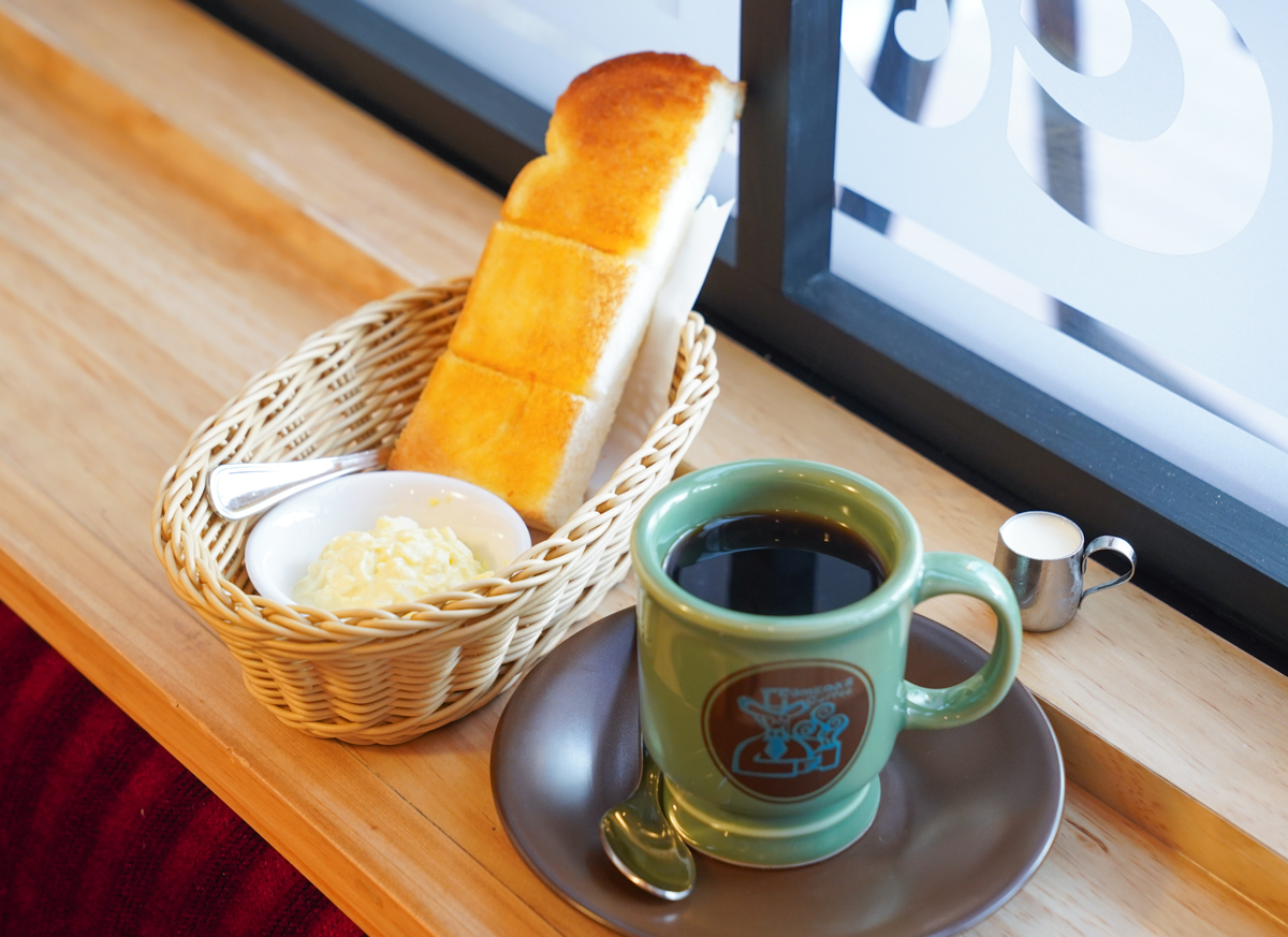 [高雄]客美多咖啡高雄店-11點前買咖啡送厚片早餐!一秒回到日本咖啡店早餐氛圍 @美食好芃友