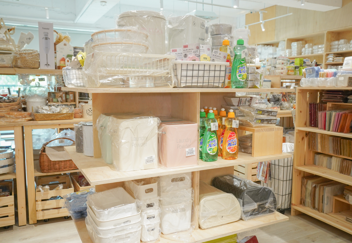 [高雄]烘焙樂工坊(高雄左營店)-尋找你的日式生活感!一逛愛上的烘焙材料店~繽紛包材靈感、大小烘焙器材、日式生活雜貨一次滿足 @美食好芃友
