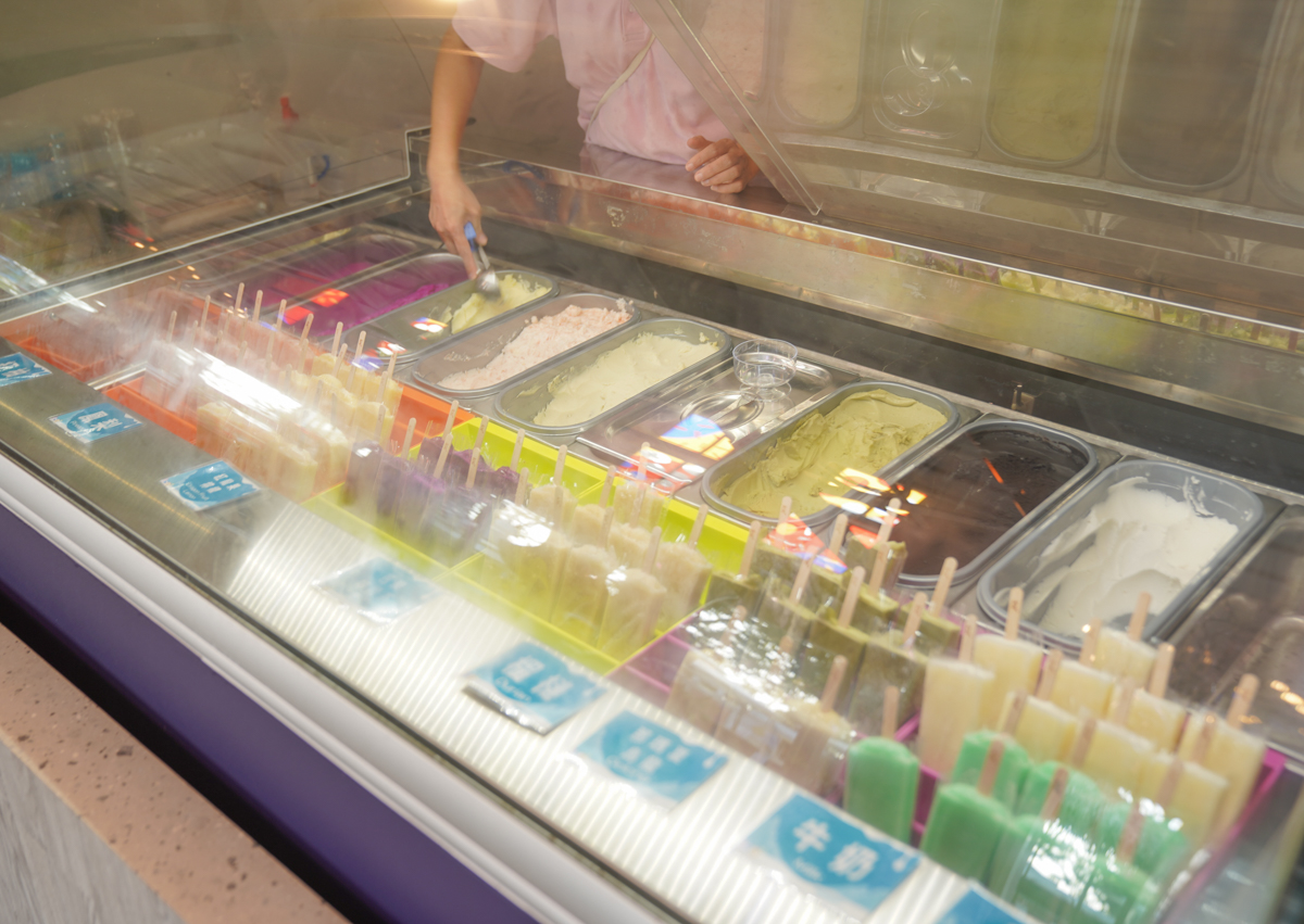 [高雄冰店推薦]艾司加 ICE+ HOLO PARK映像鹽埕店-在復古商店街散步吃冰!最Chill的新高雄景點 @美食好芃友