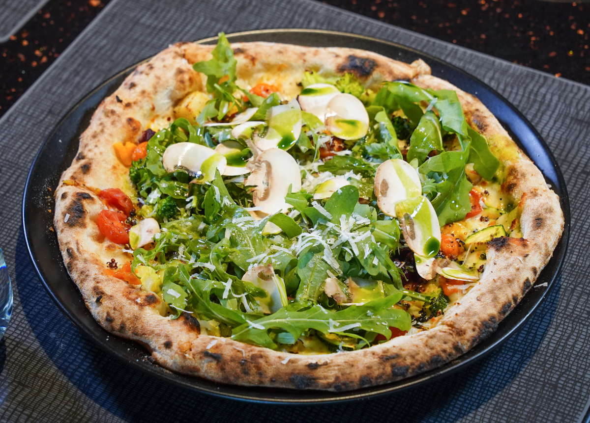 [高雄]LA ONE Pizza-超美味義式窯烤豹紋披薩!氣氛超棒的高雄美術館聚餐選擇 @美食好芃友