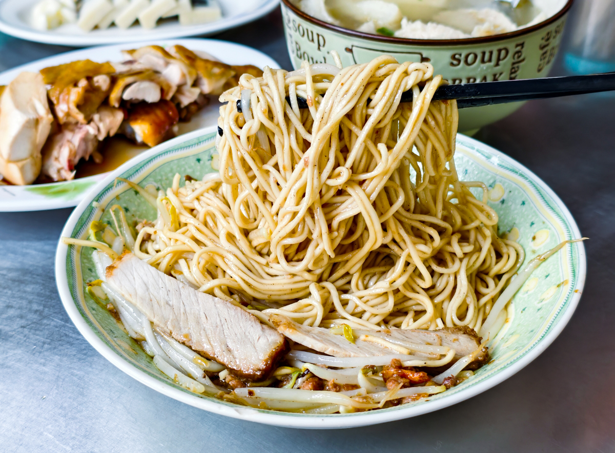 [高雄]La Memoria記義・歐式餐廳-三多商圈人氣高雄義大利麵!超特別自製手工麵x必吃白醬野菇義大利麵 @美食好芃友（芃芃）