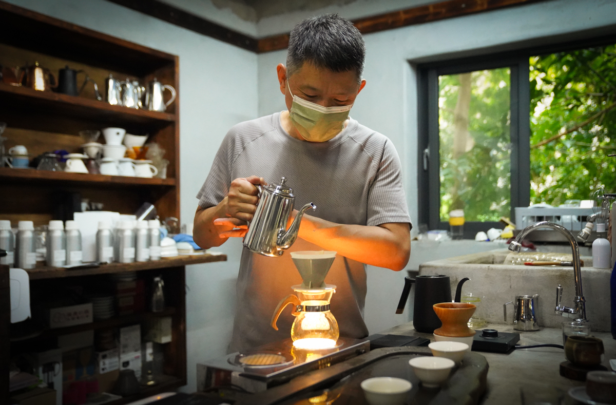 [高雄咖啡推薦]Akau coffee 猻物咖啡大港店-最潮高雄咖啡外帶店!來自屏東人氣咖啡品牌 @美食好芃友
