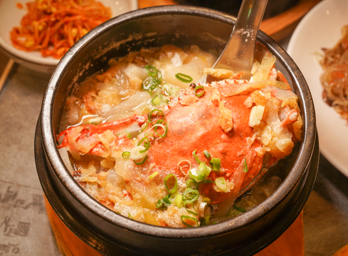 [高雄]情 韓式餐廳-韓國主廚經典家常菜399吃到飽!必點螃蟹明太魚乾湯、韓式飯捲 @美食好芃友