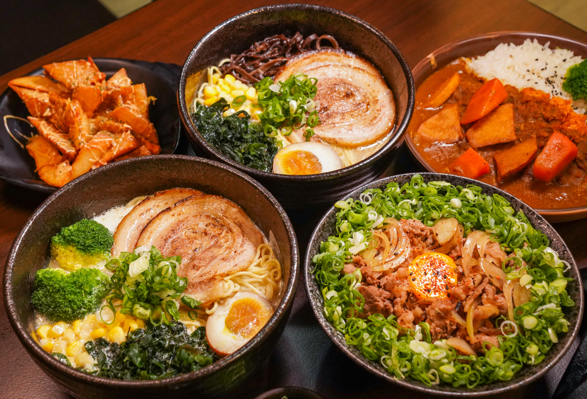 [高雄]情 韓式餐廳-韓國主廚好手藝~擺滿一整桌的韓式傳統料理 @美食好芃友