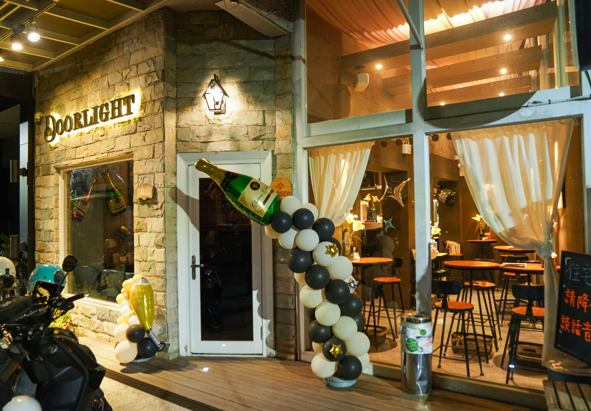 [高雄酒吧推薦]Bar Doorlight-藏身三多商圈小巷的塔羅主題酒吧!好喝調酒、好吃餐點、還有塔羅牌占卜唷 @美食好芃友