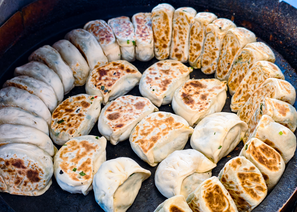 [高雄]張媽媽八寶韭菜盒-高雄韭菜盒老店~韭菜沒在怕你吃!眷村作法乾烙無油好吃薄餅皮~ @美食好芃友（芃芃）