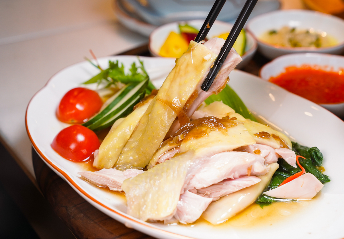 [高雄]洲際酒店HAWKER好客餐廳-全台最美新加坡餐廳!必吃海南雞飯、潮州式肉骨茶、沙嗲串 @美食好芃友