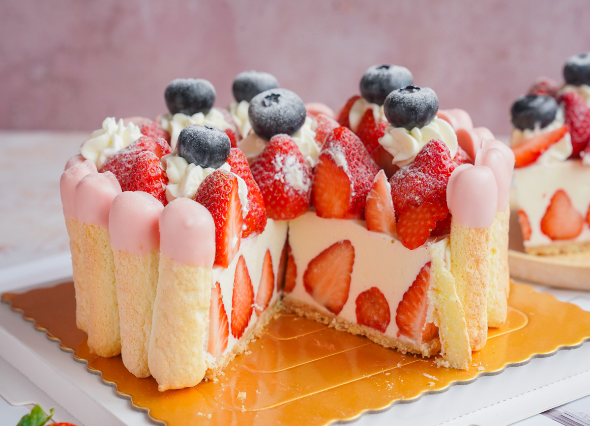 [高雄甜點推薦]吃一口甜點專門店-草莓控不能錯過~40-50顆草莓的粉色草莓蛋糕! @美食好芃友