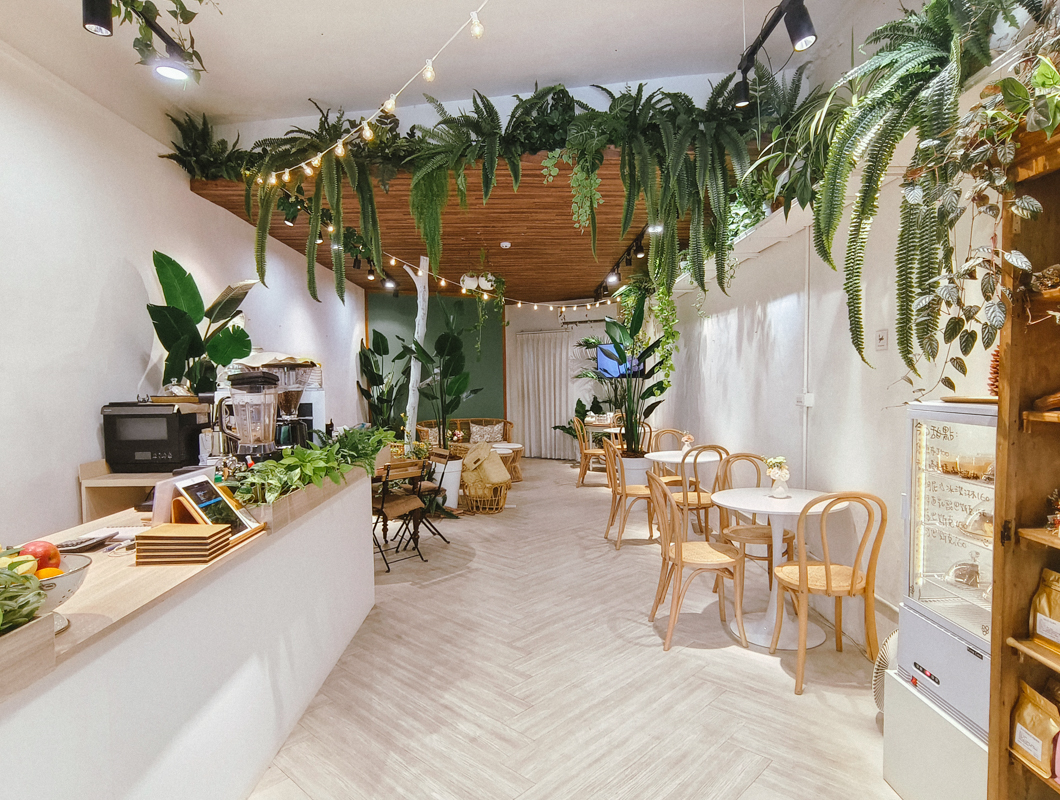[台南甜點]本植咖啡 SAW Nature Cafe-最美森林系台南咖啡店!被綠植包圍吃甜點喝咖啡 @美食好芃友