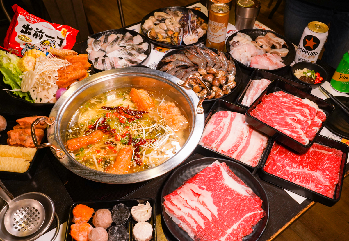 [高雄牛肉麵推薦]臺灣麵。雞飯-苓雅二路超人氣美食~必吃銷魂大塊牛肉拌麵 @美食好芃友