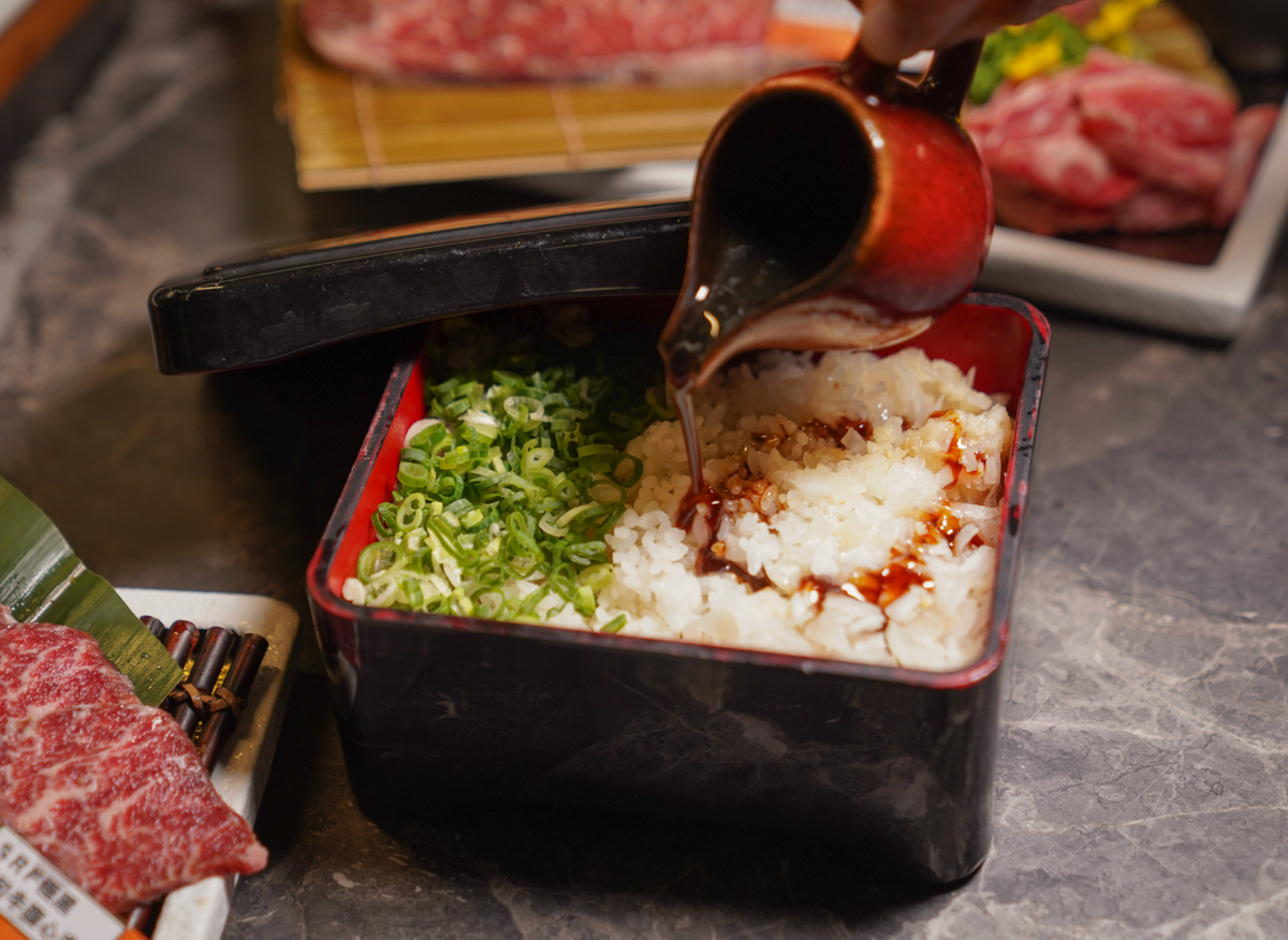 [鳳山美食] 一底夯燒肉專賣旗艦店-好吃不貴精緻高雄燒肉!超實在肉量x自助吧甜點飲料吃到飽 @美食好芃友