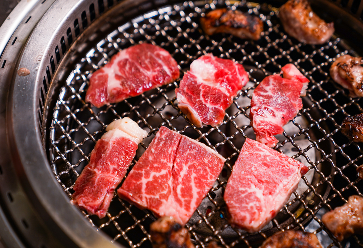 [鳳山美食] 一底夯燒肉專賣旗艦店-好吃不貴精緻高雄燒肉!超實在肉量x自助吧甜點飲料吃到飽 @美食好芃友