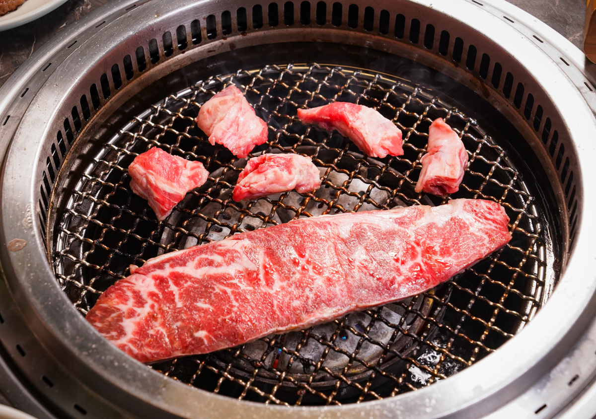 [鳳山美食] 一底夯燒肉專賣旗艦店-好吃不貴精緻高雄燒肉!超實在肉量x自助吧甜點飲料吃到飽 @美食好芃友