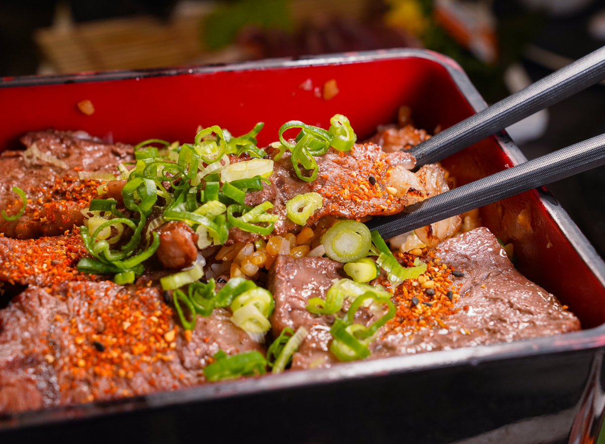 [鳳山美食] 一底夯燒肉專賣旗艦店-好吃不貴精緻高雄燒肉!超實在肉量x自助吧甜點飲料吃到飽 @美食好芃友