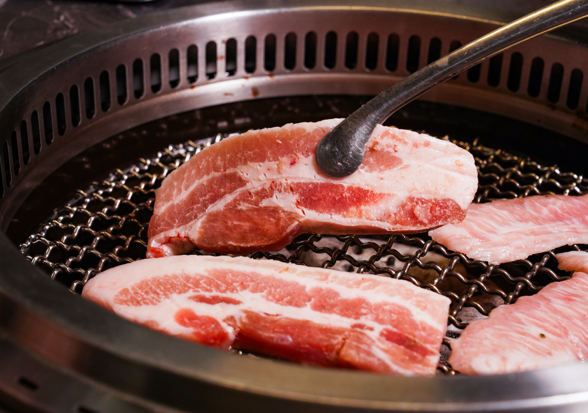 [鳳山美食] 一底夯燒肉專賣旗艦店-好吃不貴精緻高雄燒肉!超實在肉量x自助吧甜點飲料吃到飽 @美食好芃友