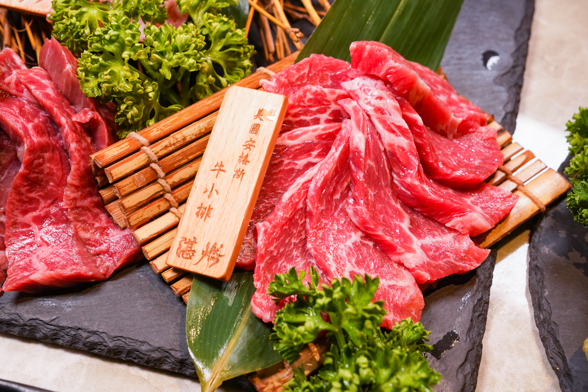 [高雄美食]湛燃燒肉 Yakiniku Azure-人氣高檔高雄燒肉店!一吃愛上的日本A5和牛、生鮭魚麵 @美食好芃友