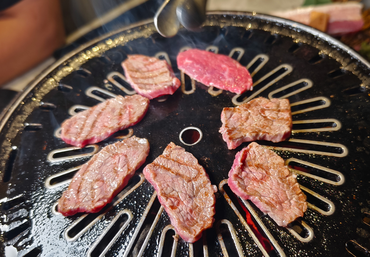 [高雄美食]湛燃燒肉 Yakiniku Azure-人氣高檔高雄燒肉店!一吃愛上的日本A5和牛、生鮭魚麵 @美食好芃友