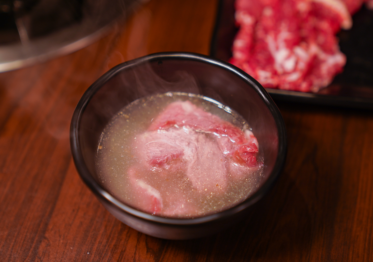 [台南美食]阿家牛肉湯-台南南區人氣牛肉鍋老店!溫體牛肉盤200元起~晚上也有直送牛肉 @美食好芃友