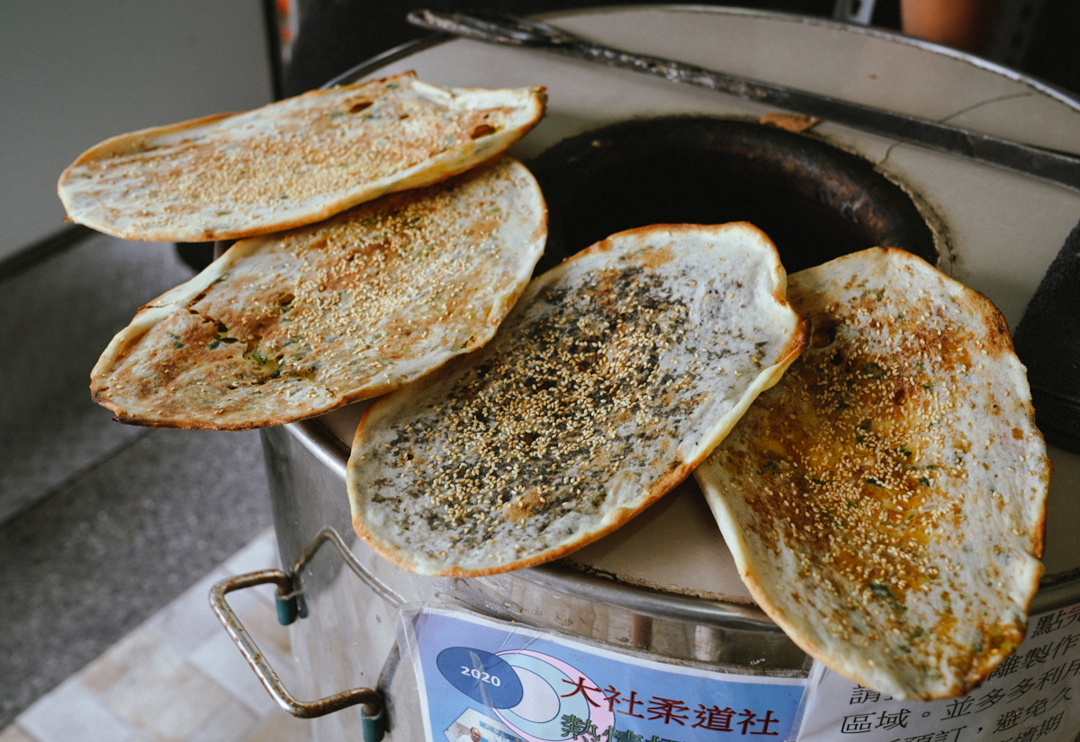 [高雄]陳記荊州鍋盔餅-隱藏楠梓巷弄高雄特色美食!傳承湖北師傅的酥脆烤餅 @美食好芃友