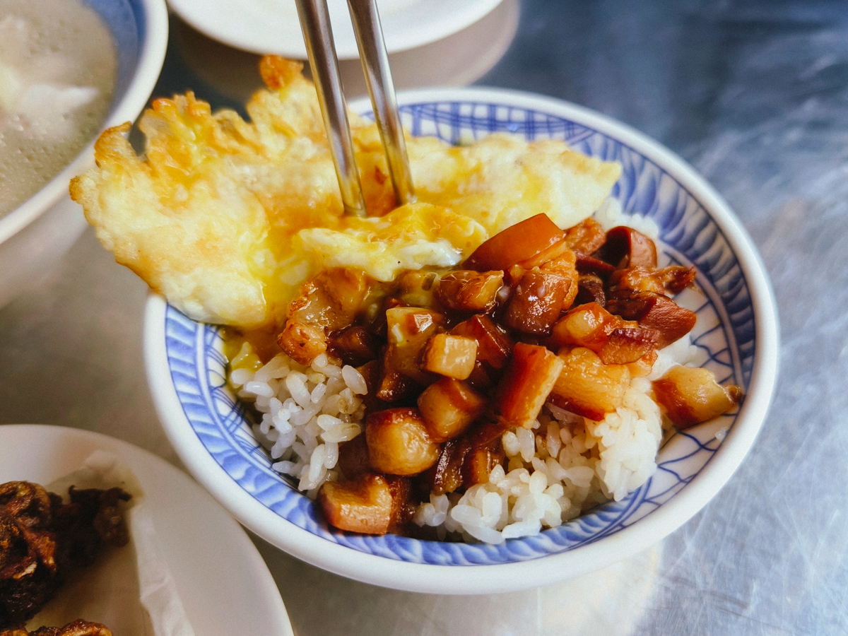 [高雄]惦小二鱸魚湯-高雄漢口街隱藏版美食!超鮮高雄早餐魚湯 + 超好吃高雄煎魚腸! @美食好芃友