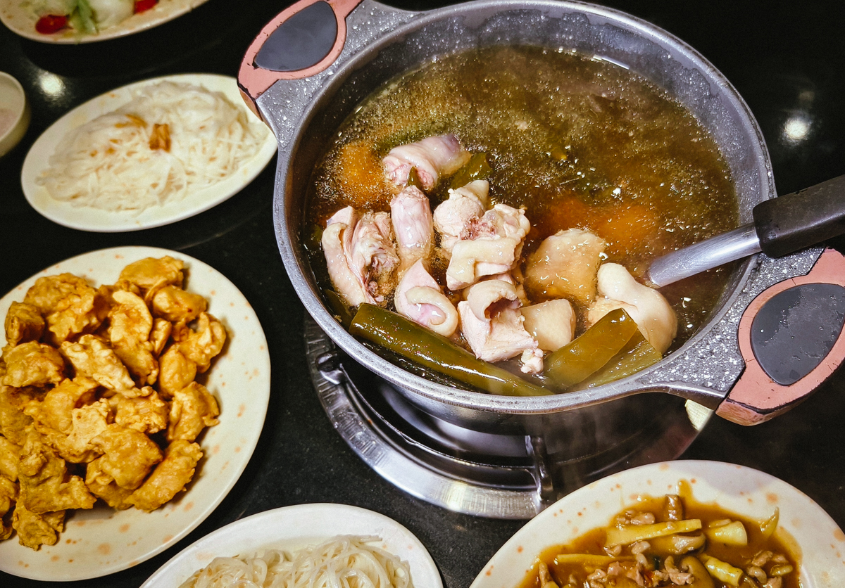 [高雄巨蛋美食]翠王港式茶餐廳-好吃高雄港味餐廳!大份量香煎沙朗牛排炒公仔麵超推! @美食好芃友