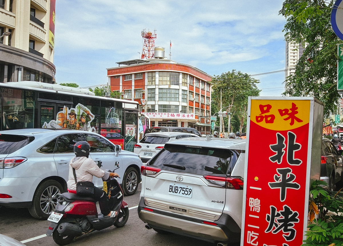 [高雄]品味嗨皮鴨-轉角排隊楠梓烤鴨!平價烤櫻桃鴨一鴨三吃~超厲害的鹹酥鴨! @美食好芃友