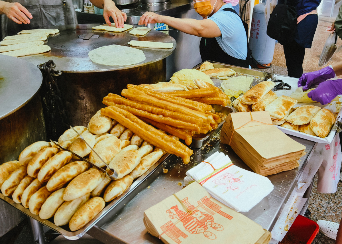 [高雄]老莊豆漿店-每日排隊50年高雄豆漿老店~經典好吃豆漿油條高雄早餐 @美食好芃友