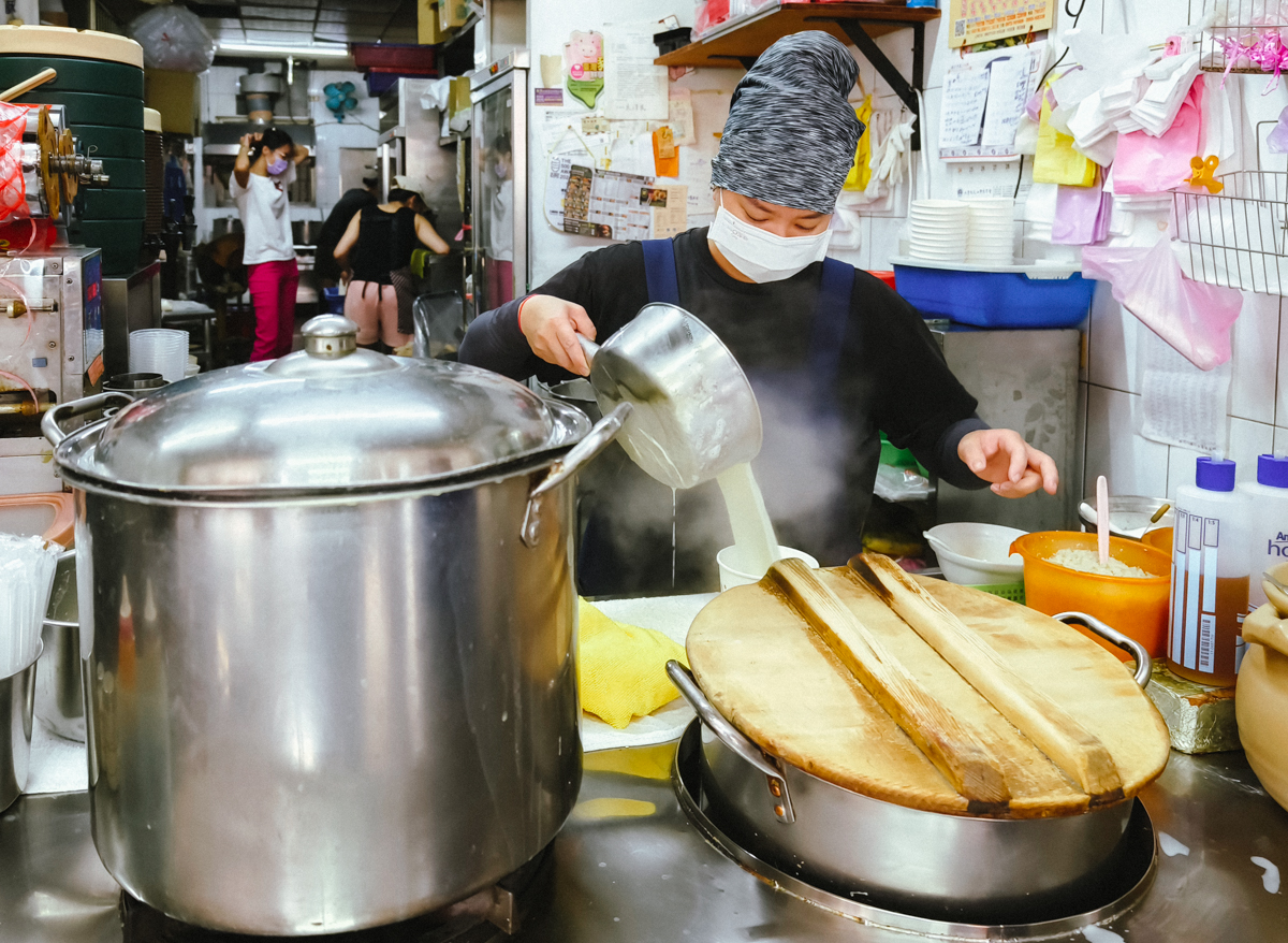 [高雄]老莊豆漿店-每日排隊50年高雄豆漿老店~經典好吃豆漿油條高雄早餐 @美食好芃友