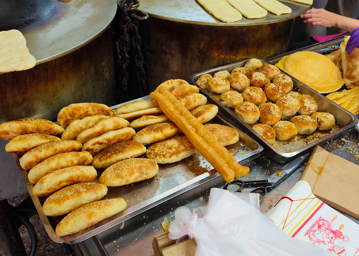 [高雄]老莊豆漿店-每日排隊50年高雄豆漿老店~經典好吃豆漿油條高雄早餐 @美食好芃友