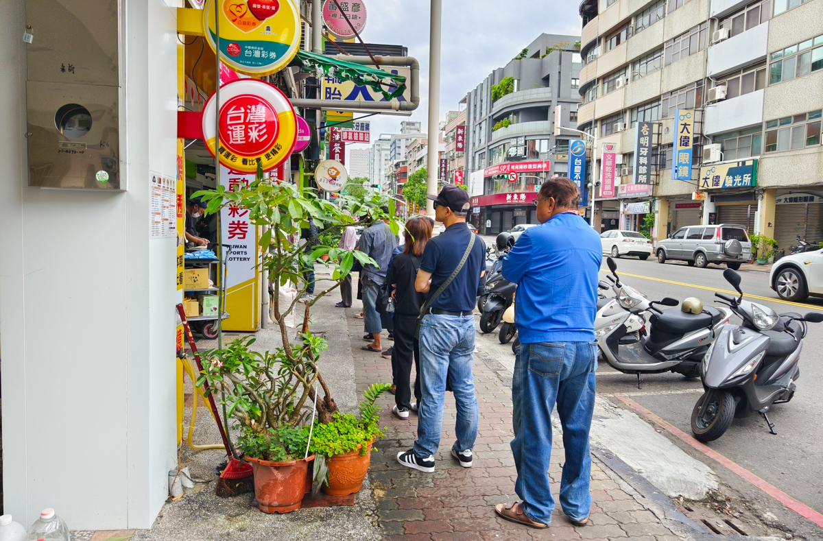 [高雄]老莊豆漿店-每日排隊50年高雄豆漿老店~經典好吃豆漿油條高雄早餐 @美食好芃友