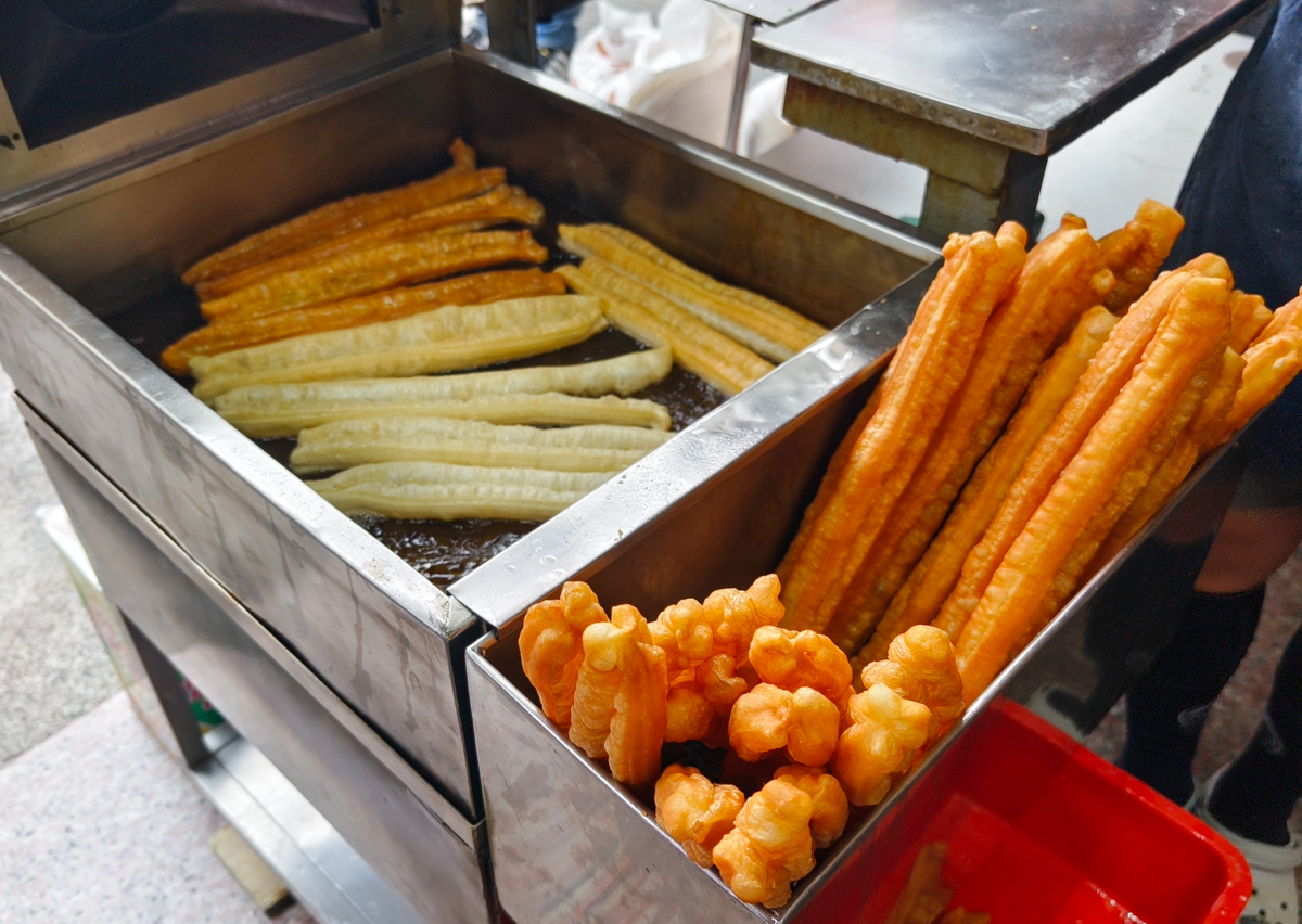 [高雄]老莊豆漿店-每日排隊50年高雄豆漿老店~經典好吃豆漿油條高雄早餐 @美食好芃友