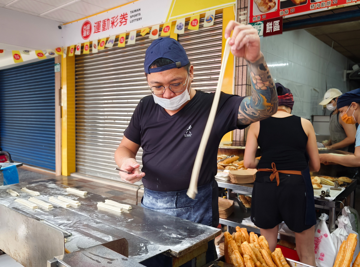 [高雄]老莊豆漿店-每日排隊50年高雄豆漿老店~經典好吃豆漿油條高雄早餐 @美食好芃友